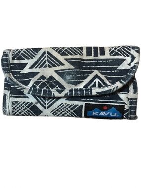 Kavu Fabric Snap Wallet - Navy and White Geometric